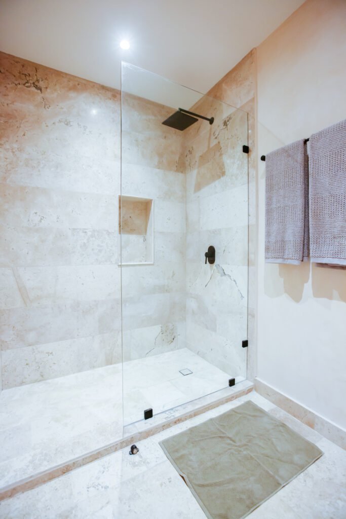 16. MainBathroom_Showroom