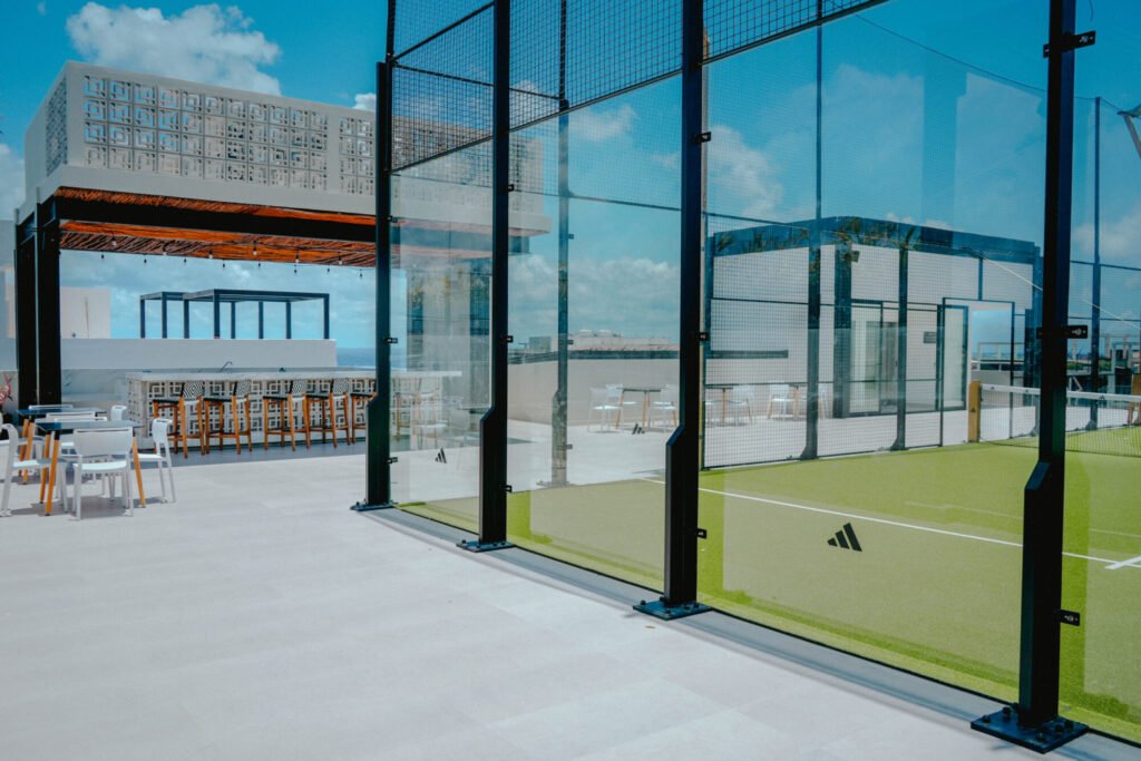 Departamentos-en-venta-en-Playa-del-Carmen-Macondo-Quinta-Avenida-Padel-y-Area-de-bar-06-1